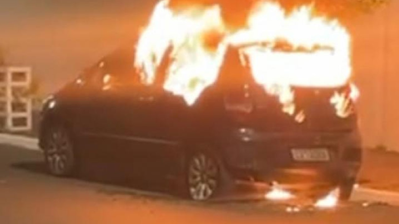 Em Crato, Mulher Acusa Ex-Companheiro de Atear Fogo em Seu Carro