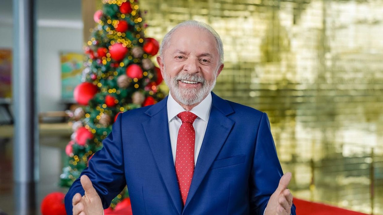 Lula Faz Tradicional Procunciamento de Natal