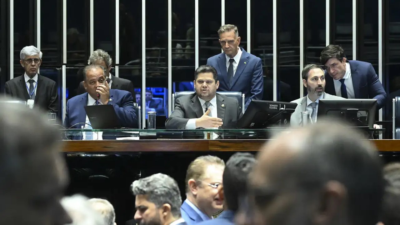 Senado Aprova Projeto de Redução de Pena de Bolsonaro e Outros Condenados