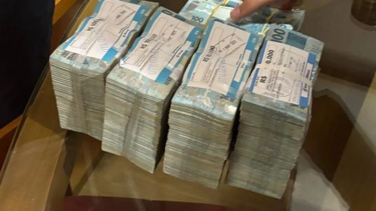 R$ 430 Mil Apreendidos Pela PF na Casa do Líder do PL Sóstenes Cavalcante