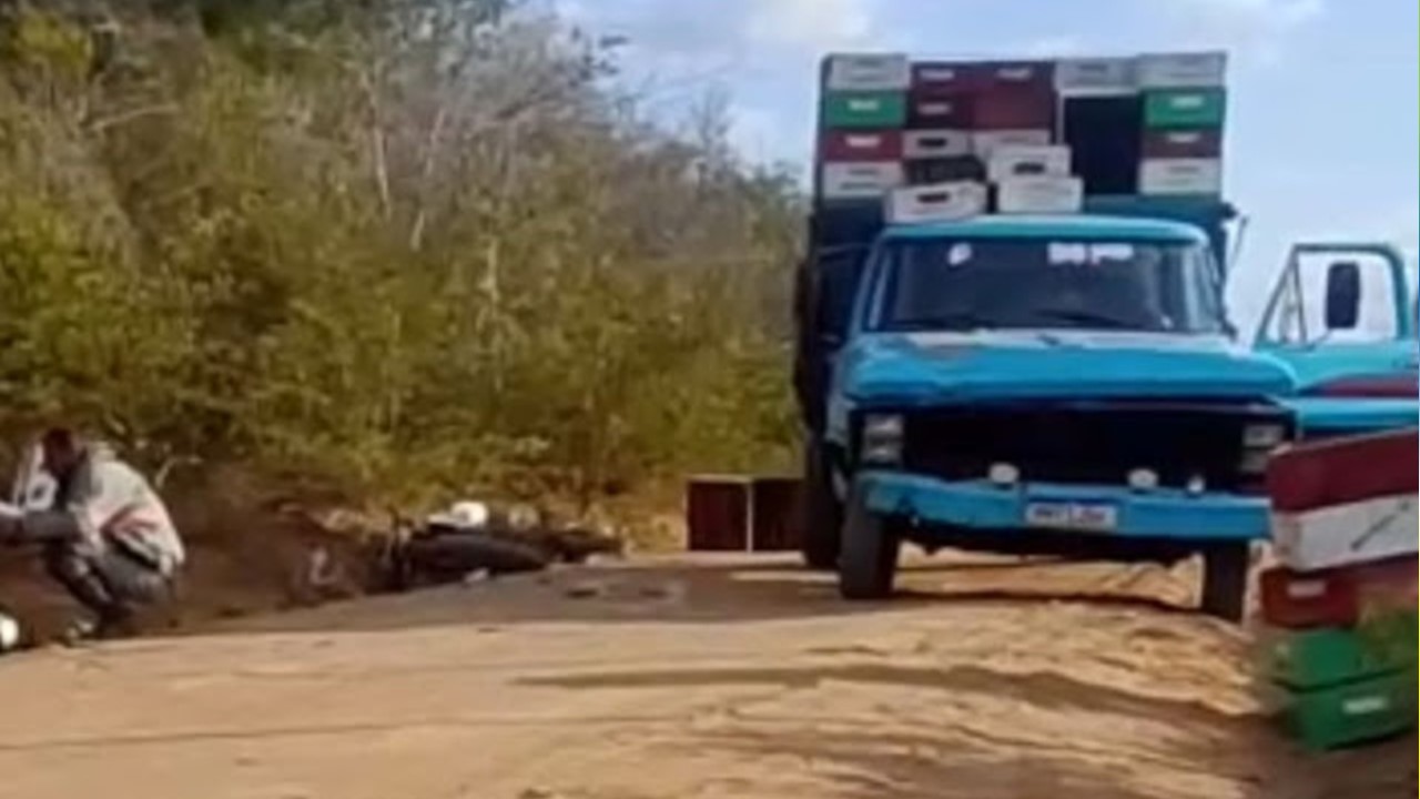 Em Santana do Cariri, Funcionário de Empresa Tercerizada da Enel Morre em Acidente Envolvendo Moto e Caminhão