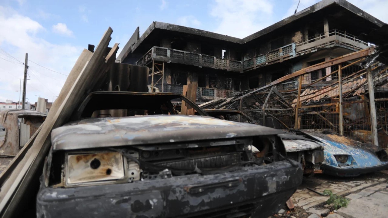 Em Fortaleza, Duas Ficam Feridas Durante Incêndio em Sucataria