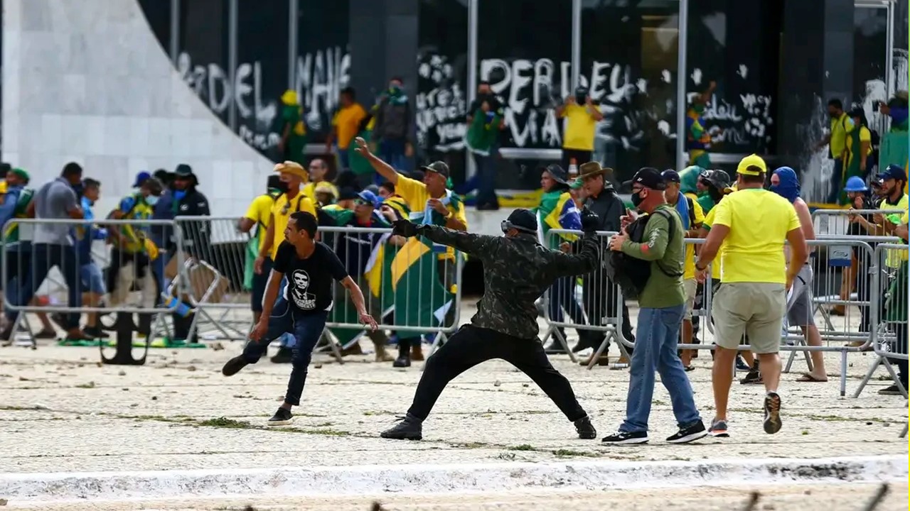 Praça dos Três Poderes Pode Ser Ponto de Ato Público em Defesa da Democracia em 08 de Janeiro